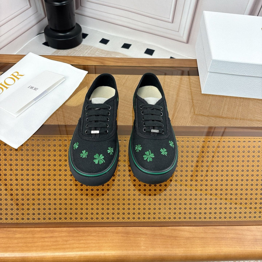 DIOR 26S LOW TOP SNEAKERS 35MM IN BLACK CANVAS WITH CLOVER EMBROIDERY