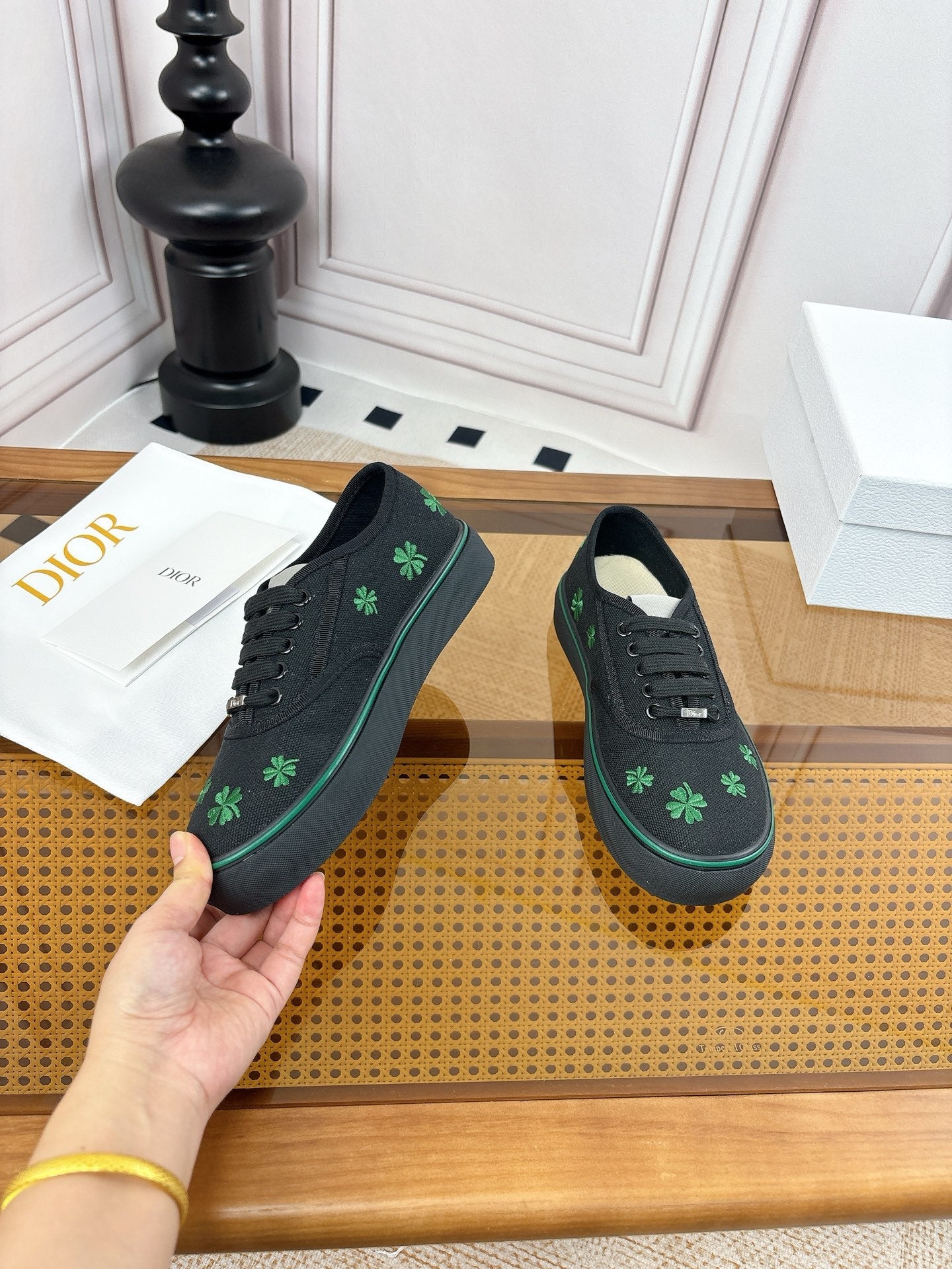 DIOR 26S LOW TOP SNEAKERS 35MM IN BLACK CANVAS WITH CLOVER EMBROIDERY