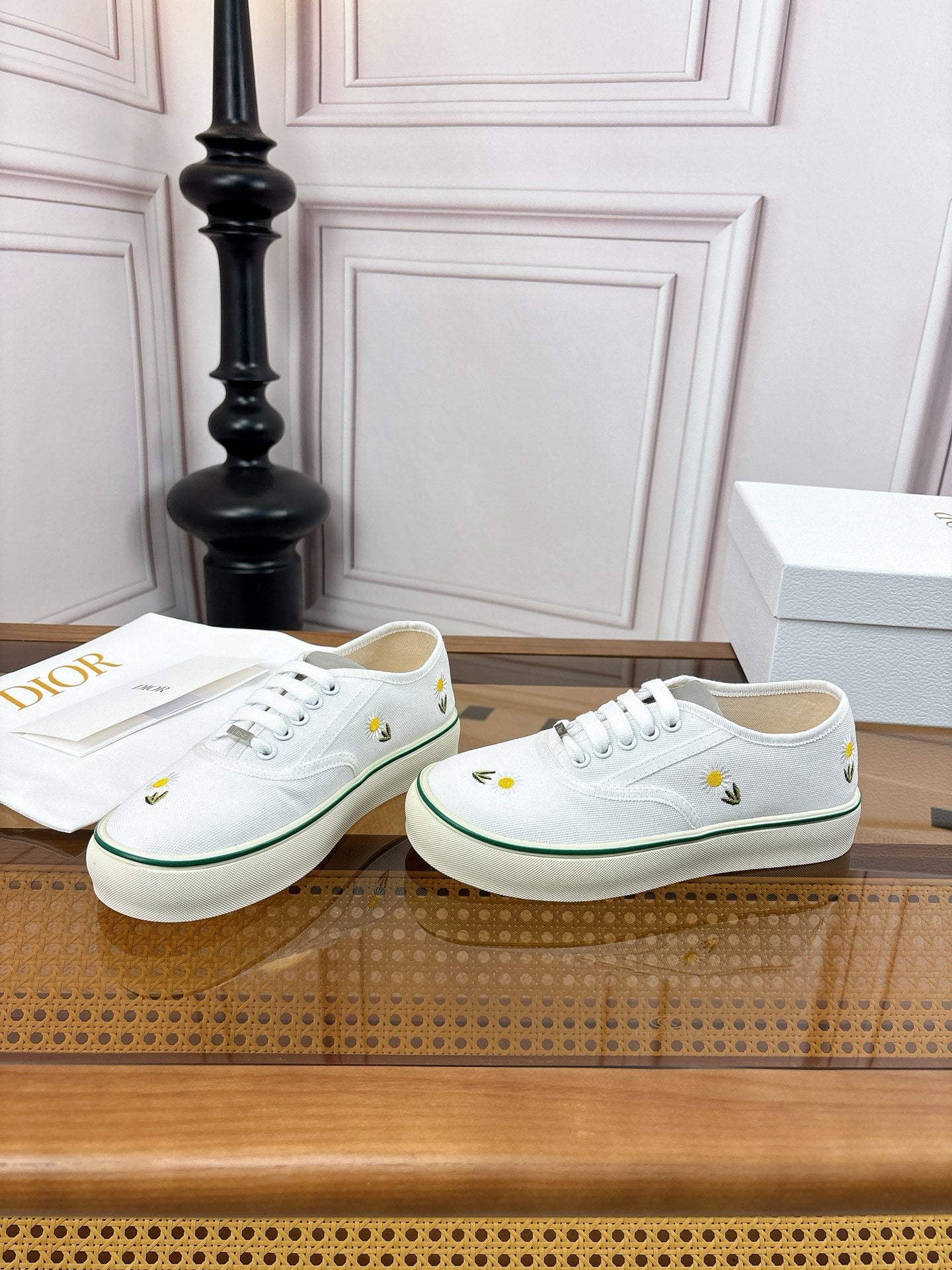 DIOR 26S LOW TOP SNEAKERS IN WHITE CANVAS WITH DAISY EMBROIDERY