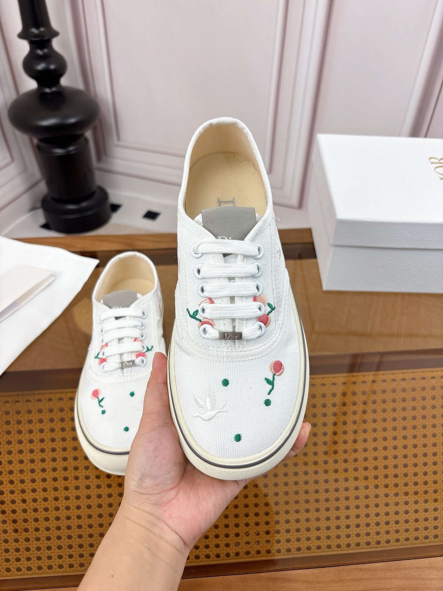 DIOR 26S LOW TOP SNEAKERS IN WHITE CANVAS WITH FLORAL EMBROIDERY