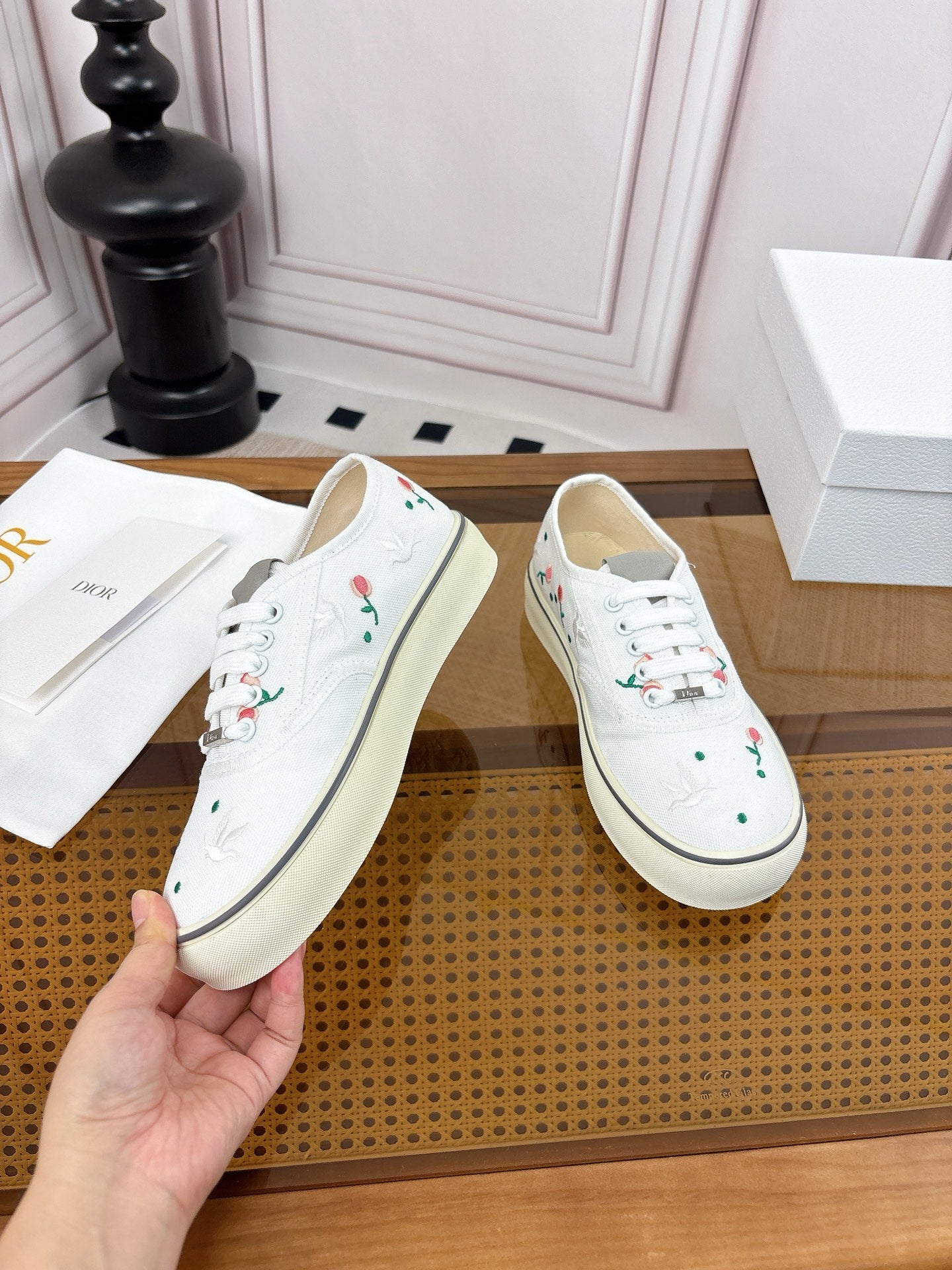 DIOR 26S LOW TOP SNEAKERS IN WHITE CANVAS WITH FLORAL EMBROIDERY