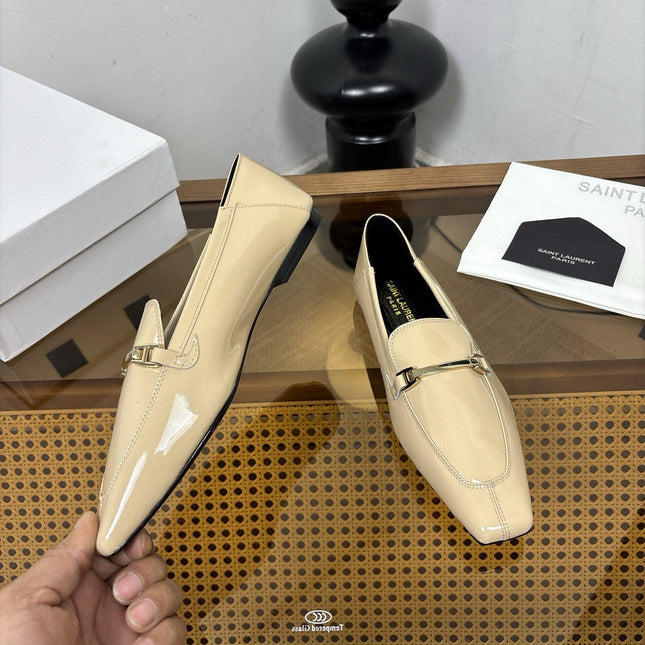 YSL 26S SQUARE-TOE LOAFERS IN BEIGE CREAM GLOSSY CALFSKIN WITH METAL BAR