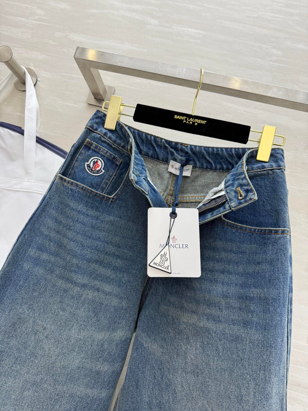 MONCLER 25S STRAIGHT-LEG JEANS 303379
