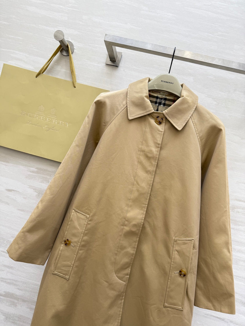 BURBERRY 25S MID-LENGTH COAT 197