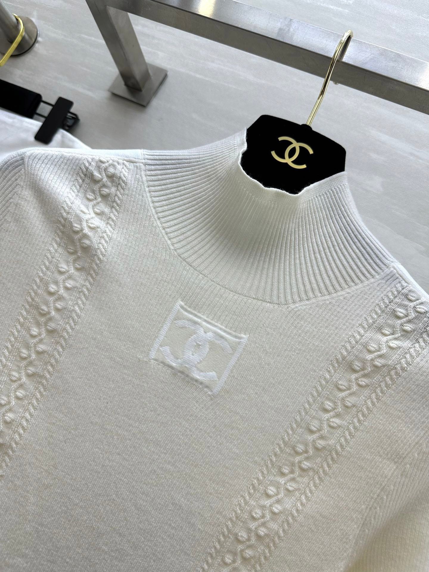 CHANEL 26S TURTLENECK SWEATER 679