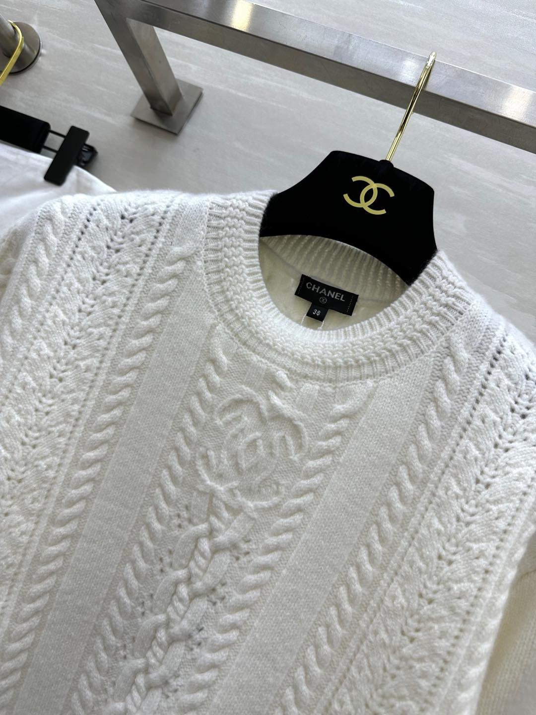 CHANEL 26S SWEATER 677