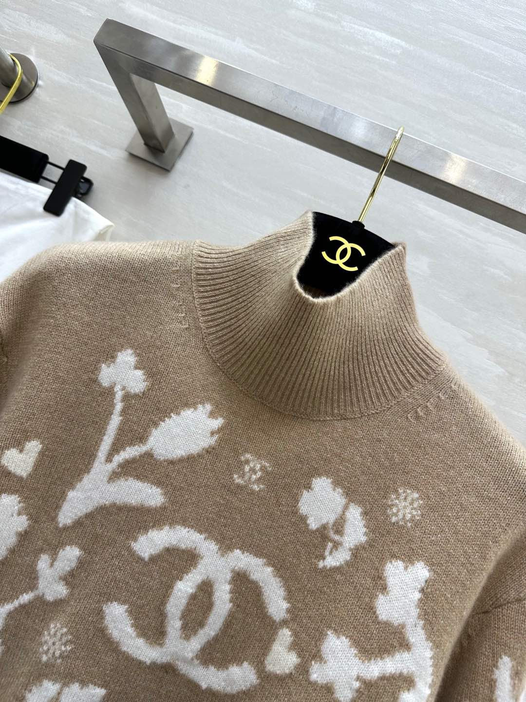 CHANEL 26S TURTLENECK SWEATER 676