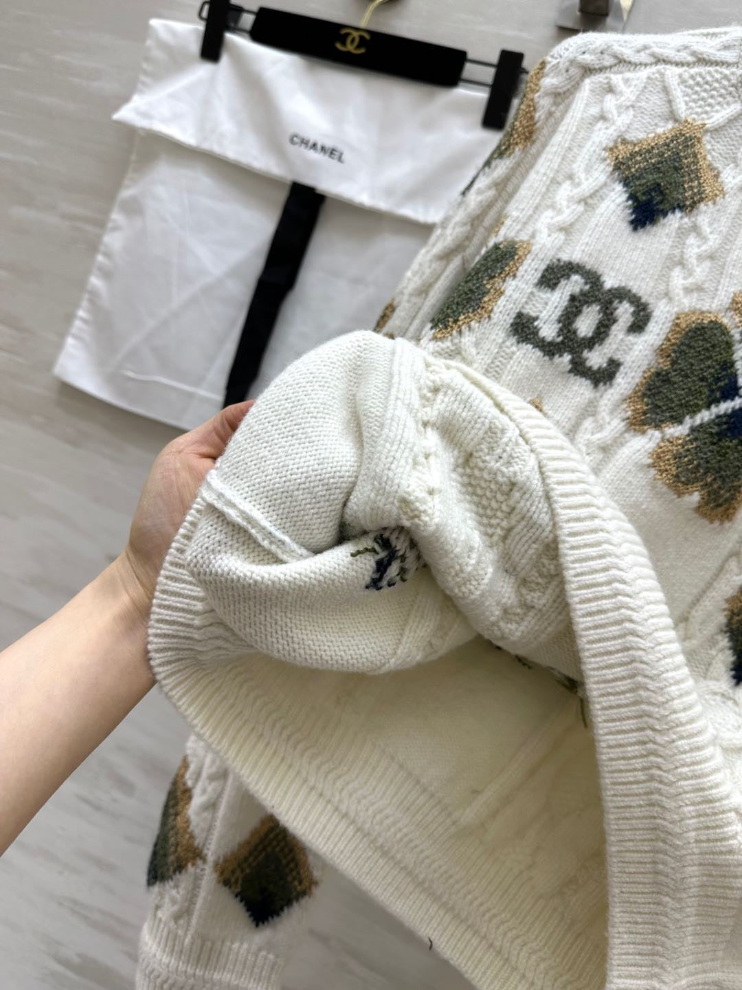 CHANEL 26S SWEATER 674
