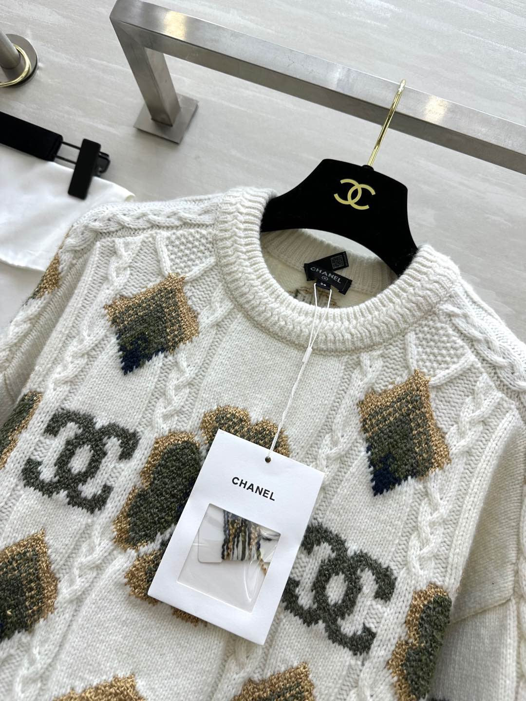 CHANEL 26S SWEATER 674