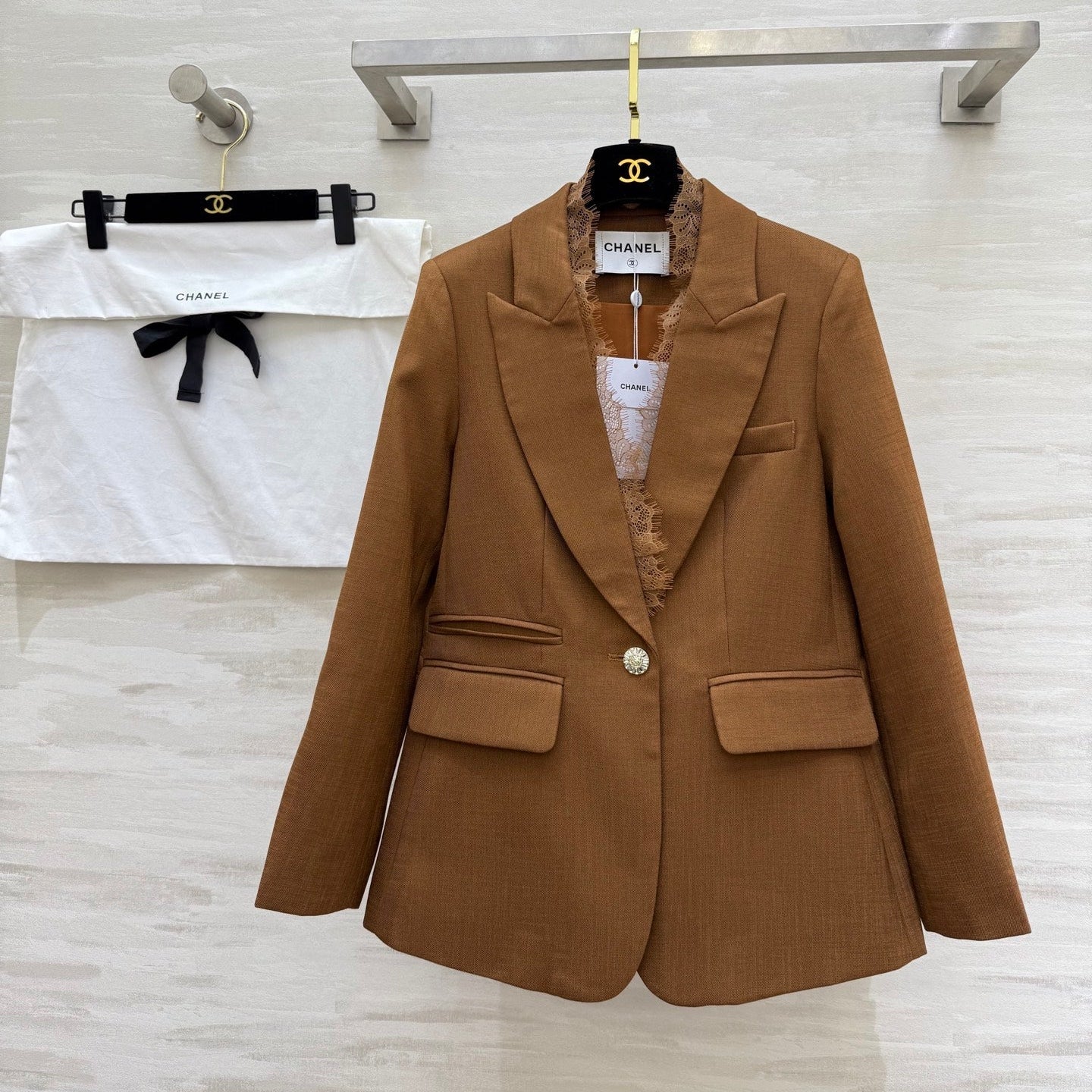 CHANEL 26S LACE-TRIMMED BLAZER 810