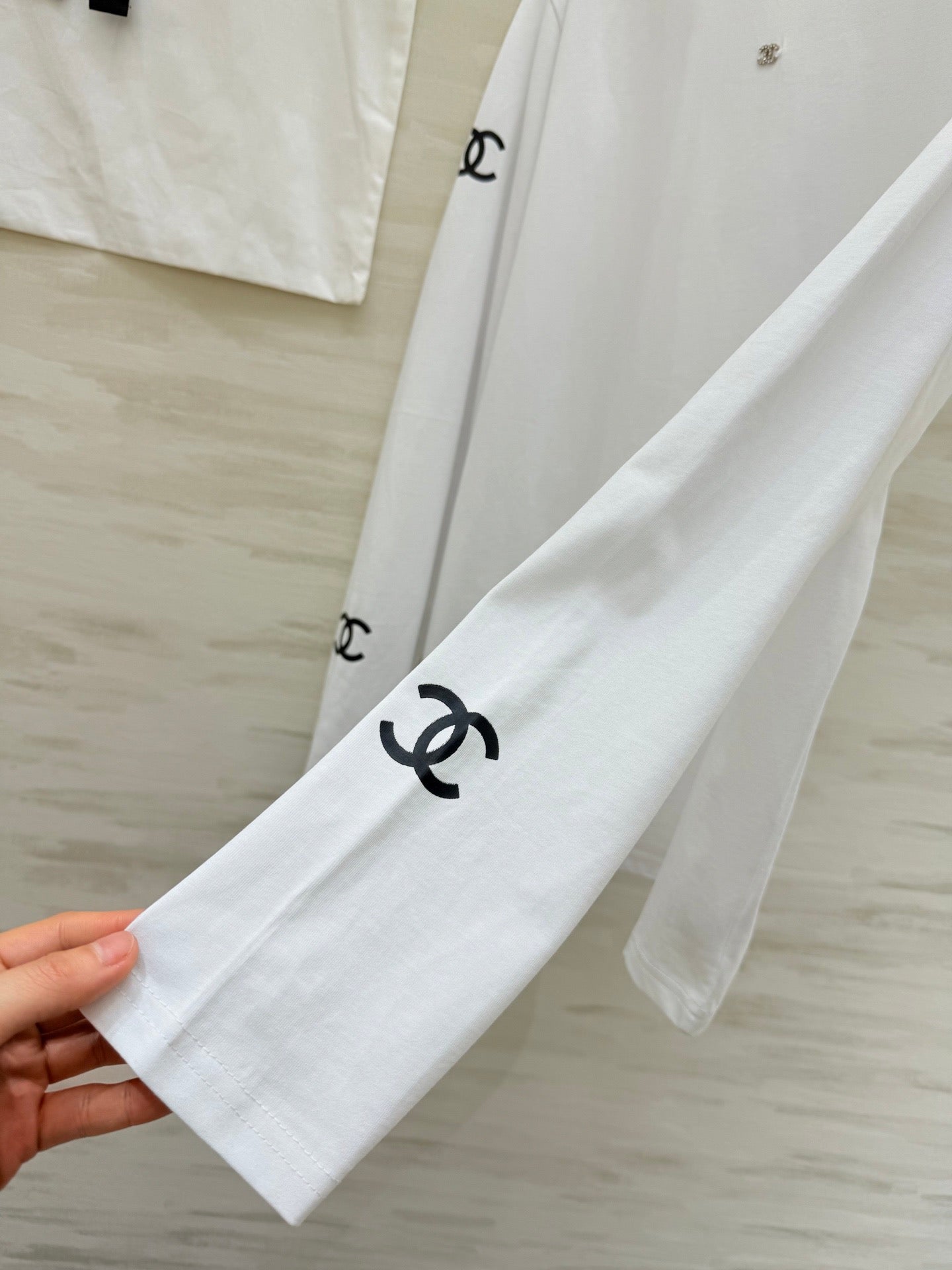 CHANEL 26S LONG-SLEEVE T-SHIRT 976