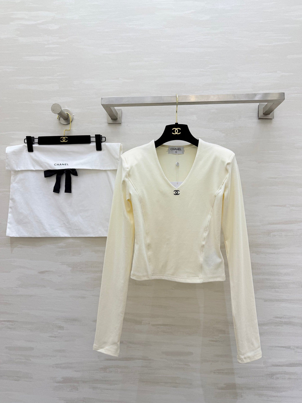 CHANEL 26S V-NECK SWEATSHIRT 974