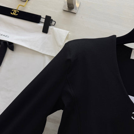 CHANEL 26S V-NECK SWEATSHIRT 973