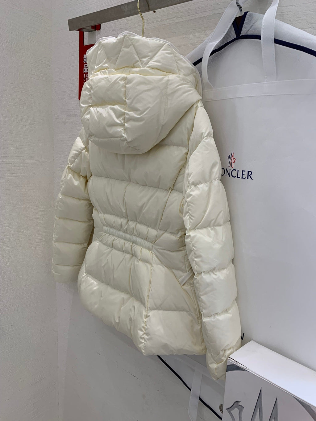 MONCLER 25S PUFFER JACKET 277