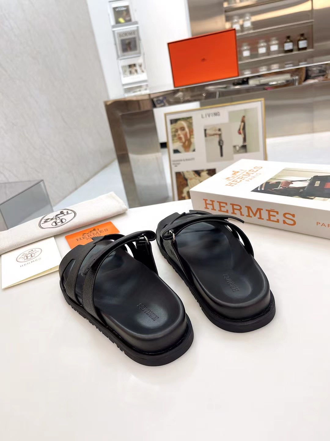 CHYPRE SANDAL IN BLACK CALFSKIN 186752