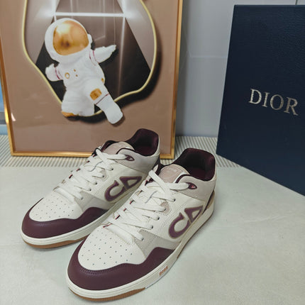 DIOR 26S LOW-TOP SNEAKER IN WHITE AND BURGUNDY RED CALFSKIN STYLE 02