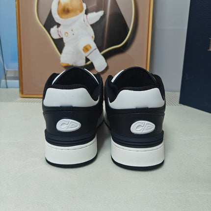 DIOR 26S LOW-TOP SNEAKER IN WHITE AND BLACK CALFSKIN STYLE 02