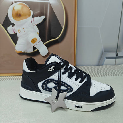 DIOR 26S LOW-TOP SNEAKER IN WHITE AND BLACK CALFSKIN STYLE 02