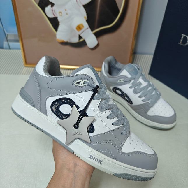 DIOR 26S LOW-TOP SNEAKER IN WHITE AND LIGHT GREY CALFSKIN