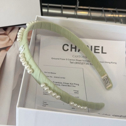 Collection image for: CHANEL HAIR ACESSORIES