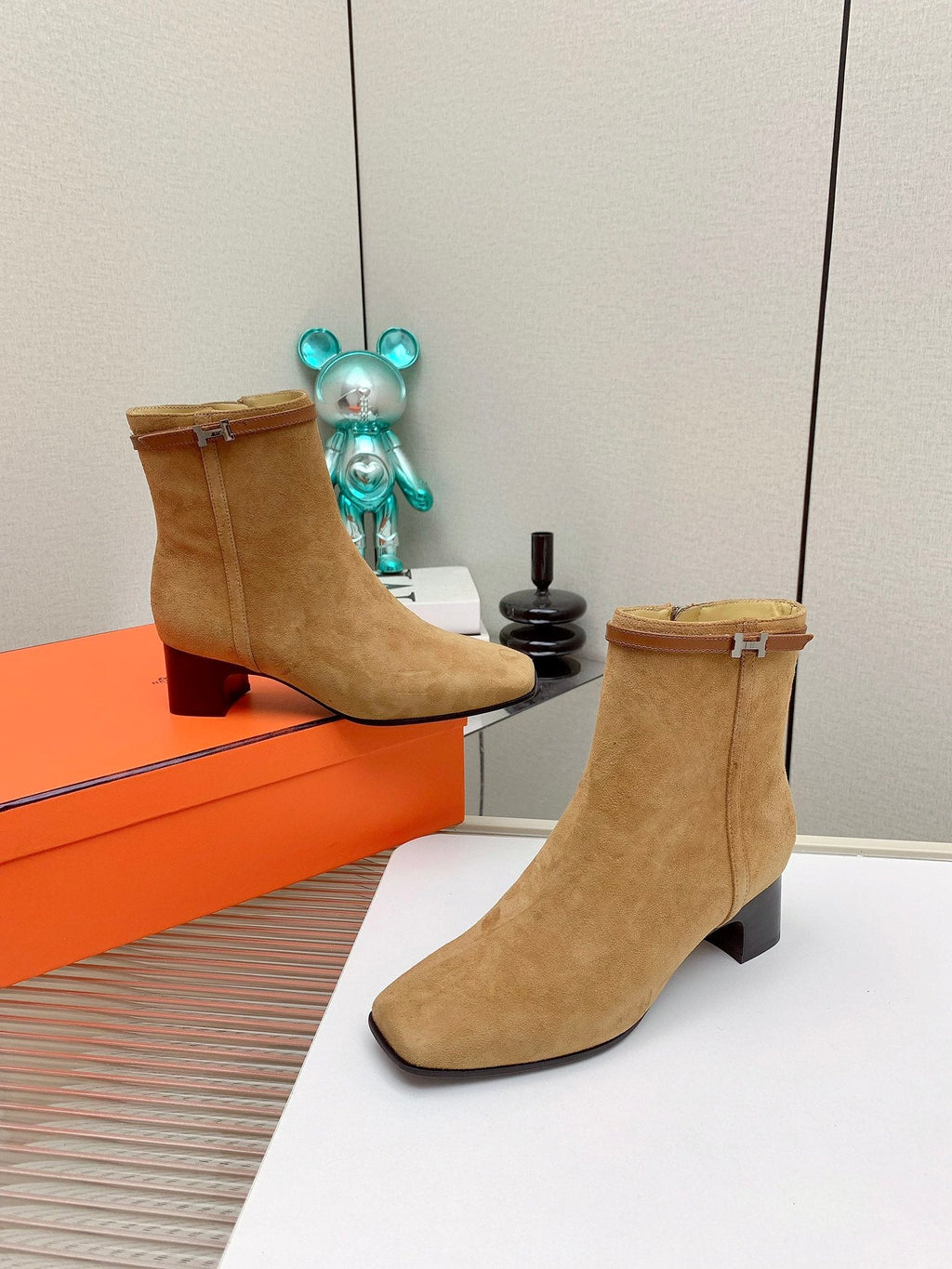 WOMEN'S NEO ANKLE BOOT IN PEANUT BROWN SUEDE