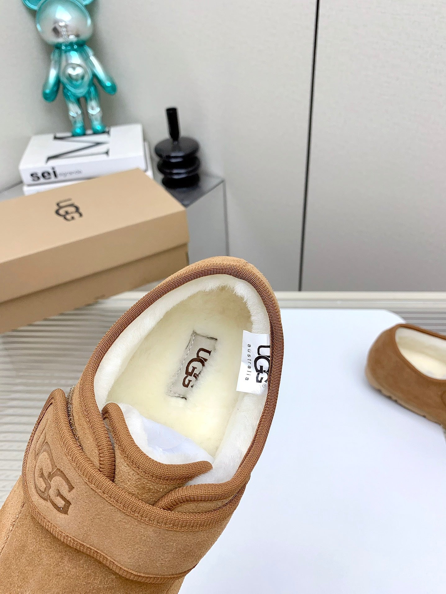 TELFAR SLIPPER IN CIDER BROWN SUEDE AND SHEARLING LINING