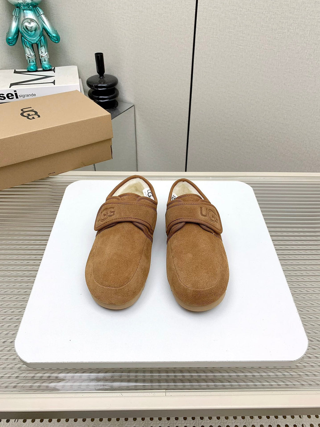 TELFAR SLIPPER IN CIDER BROWN SUEDE AND SHEARLING LINING