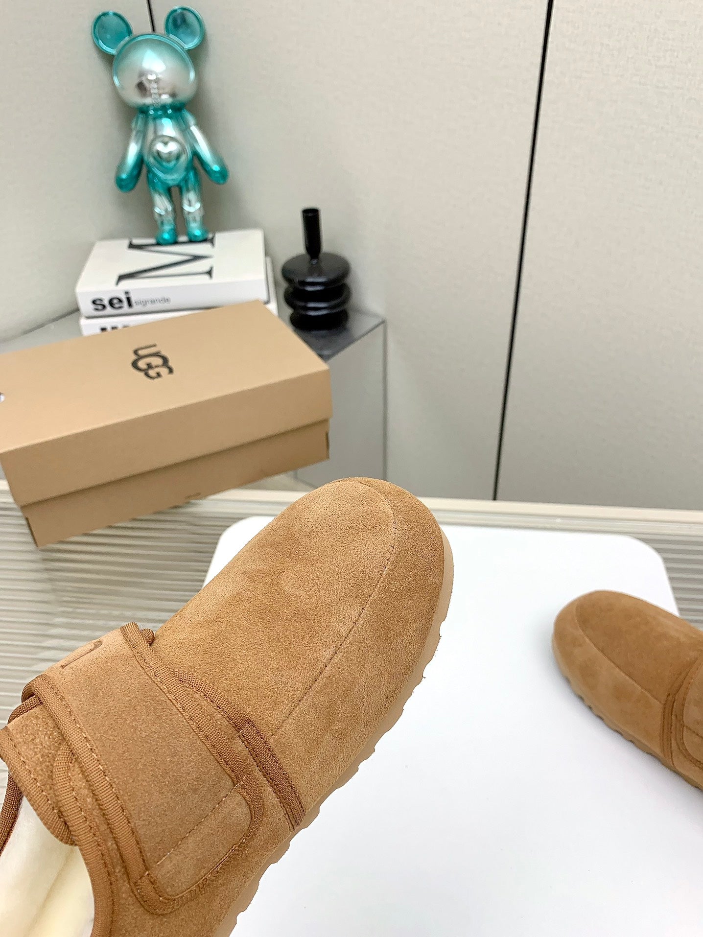 TELFAR SLIPPER IN CIDER BROWN SUEDE AND SHEARLING LINING