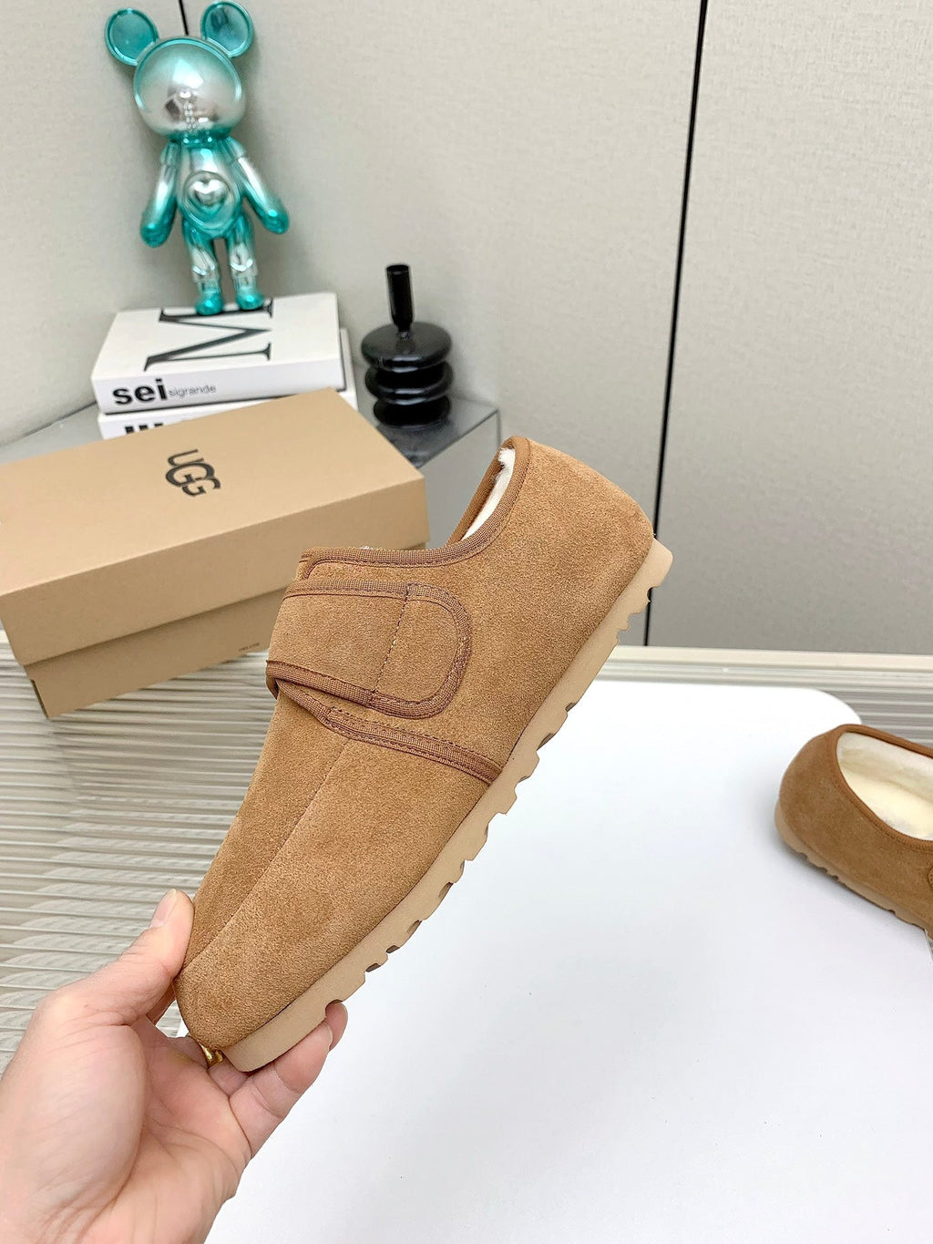 TELFAR SLIPPER IN CIDER BROWN SUEDE AND SHEARLING LINING