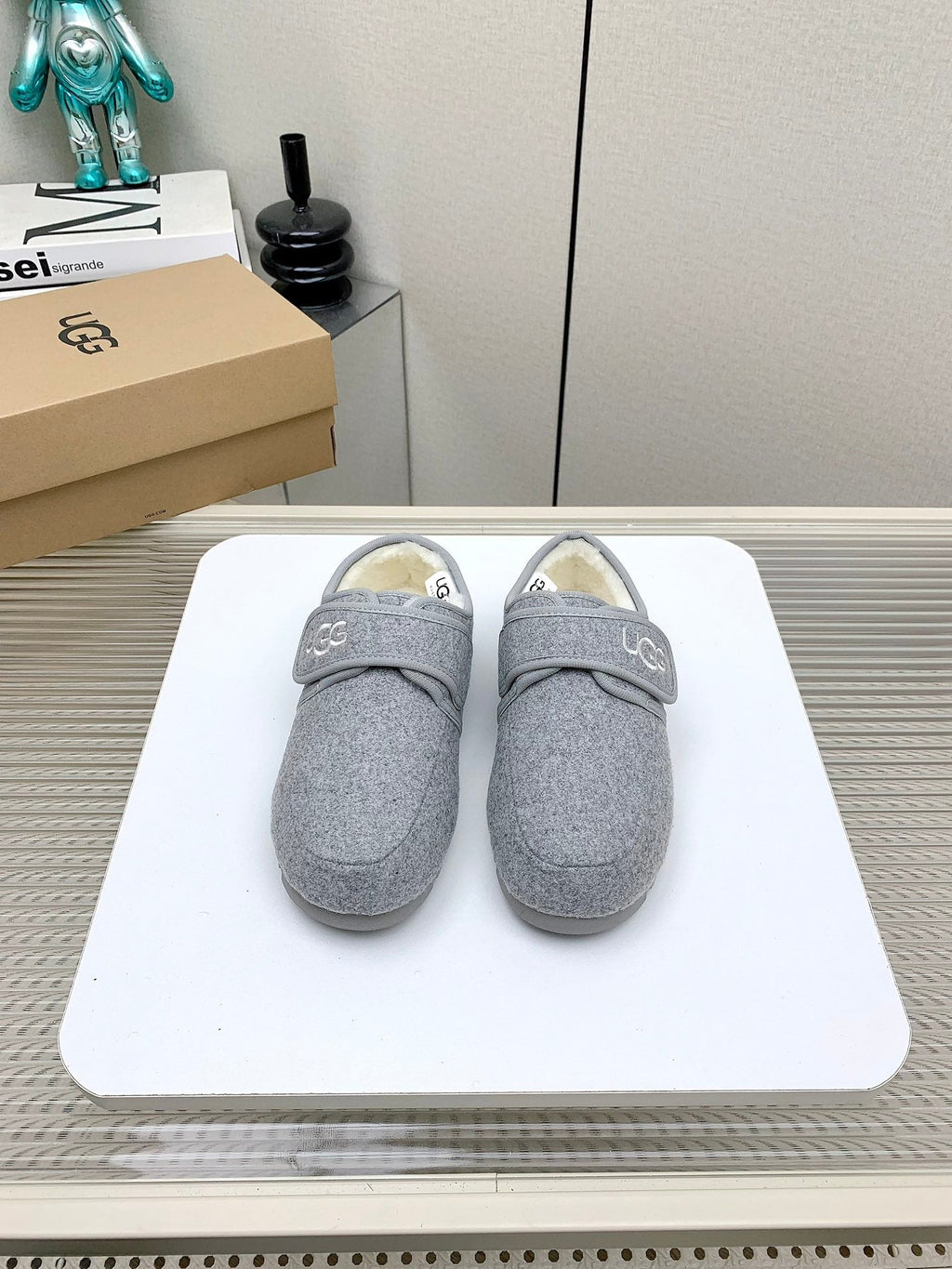 TELFAR SLIPPER IN ASH GRAY SUEDE AND SHEARLING LINING