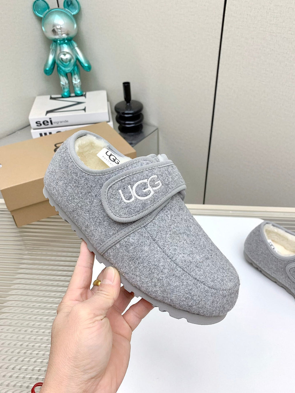 TELFAR SLIPPER IN ASH GRAY SUEDE AND SHEARLING LINING