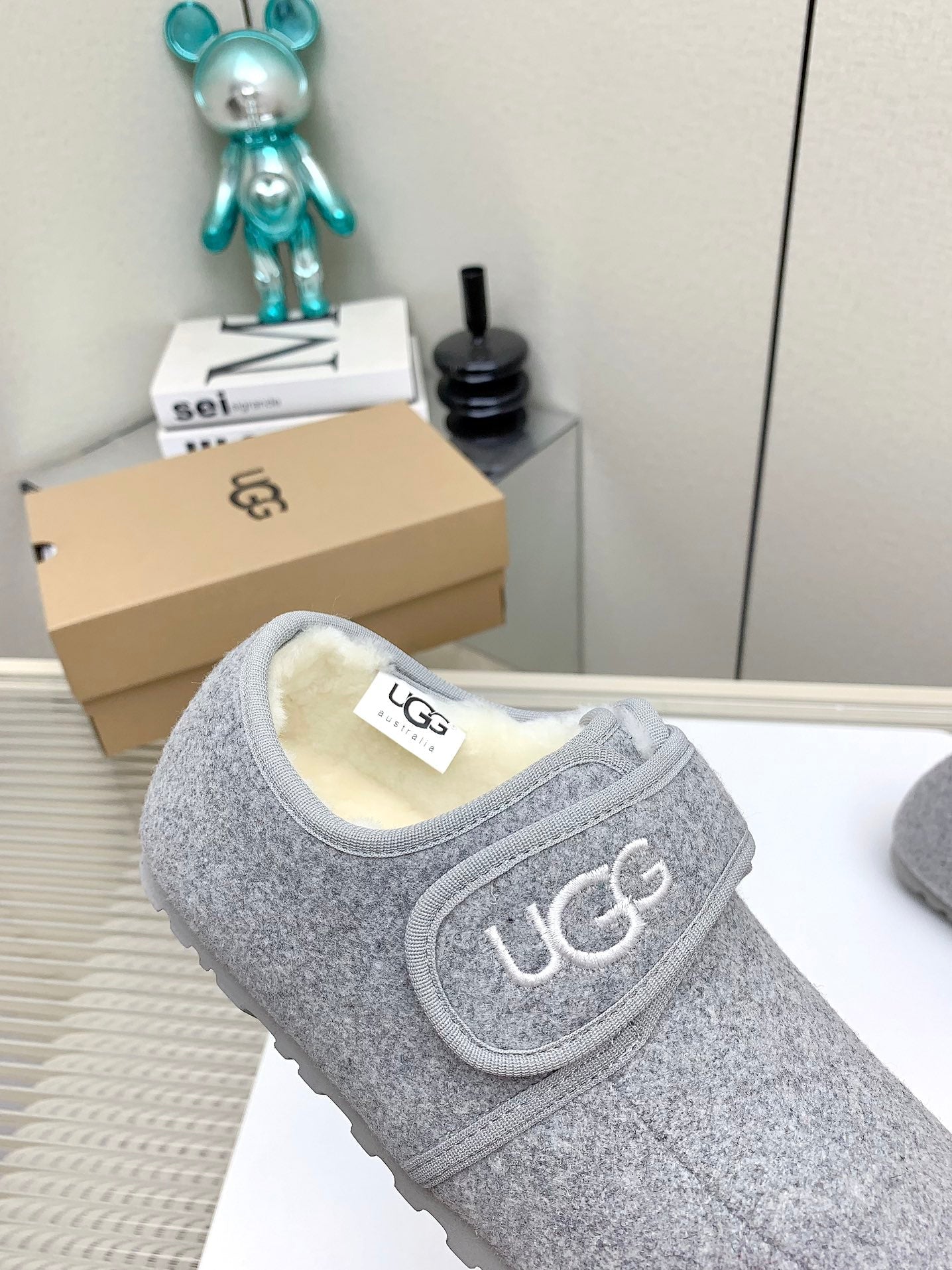 TELFAR SLIPPER IN ASH GRAY SUEDE AND SHEARLING LINING