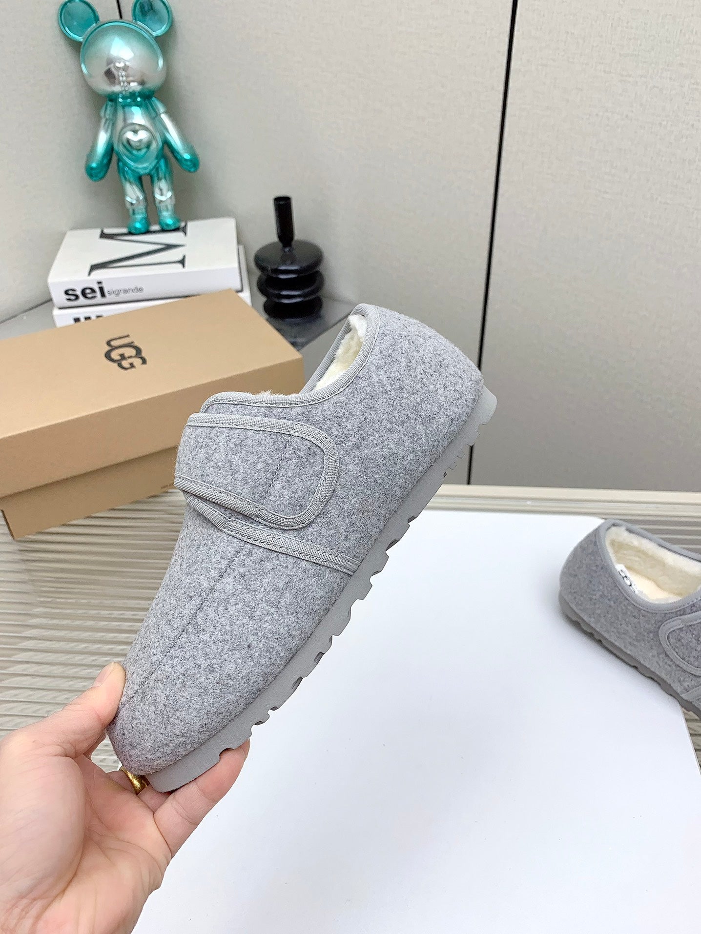 TELFAR SLIPPER IN ASH GRAY SUEDE AND SHEARLING LINING