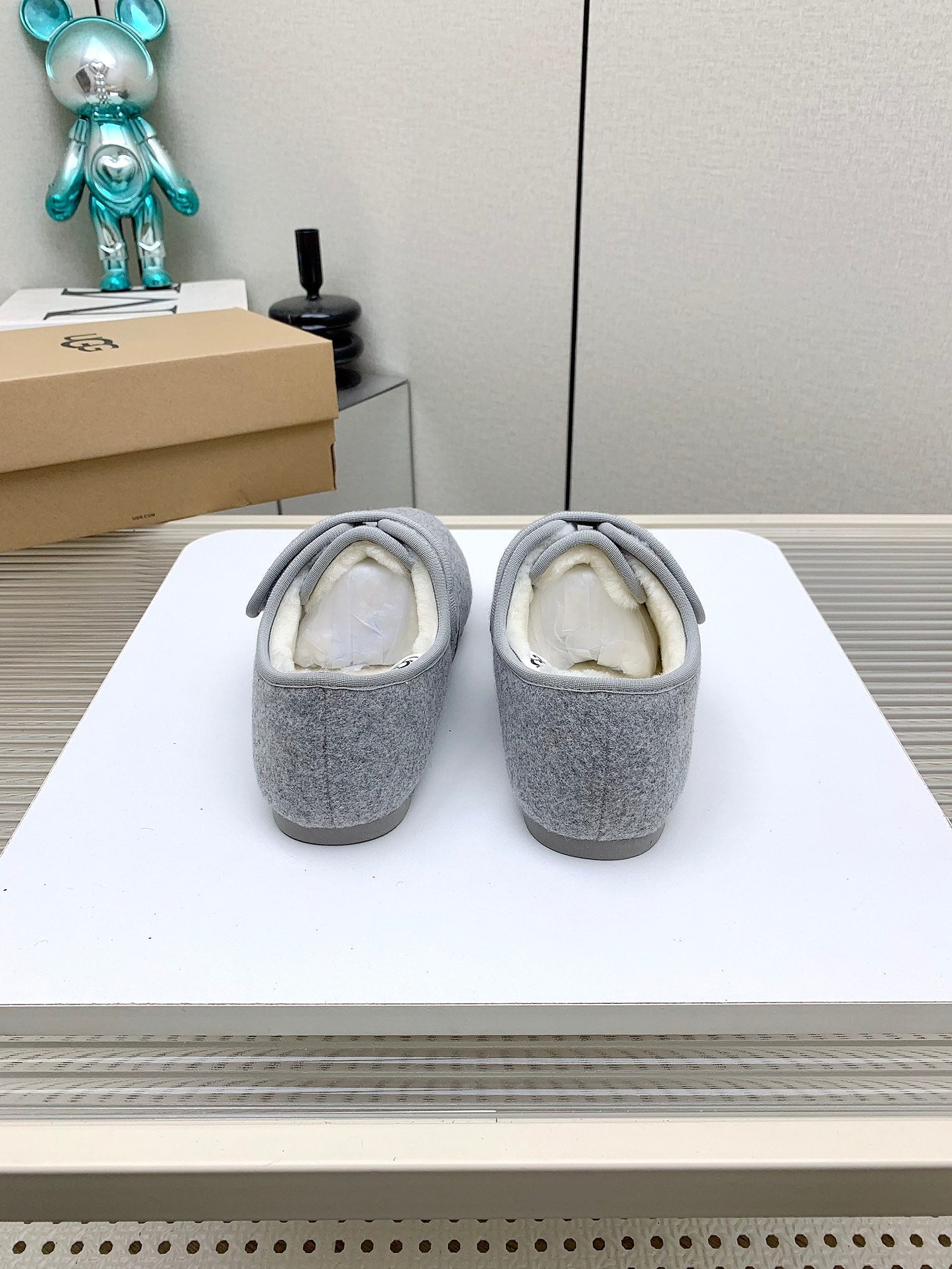 TELFAR SLIPPER IN ASH GRAY SUEDE AND SHEARLING LINING