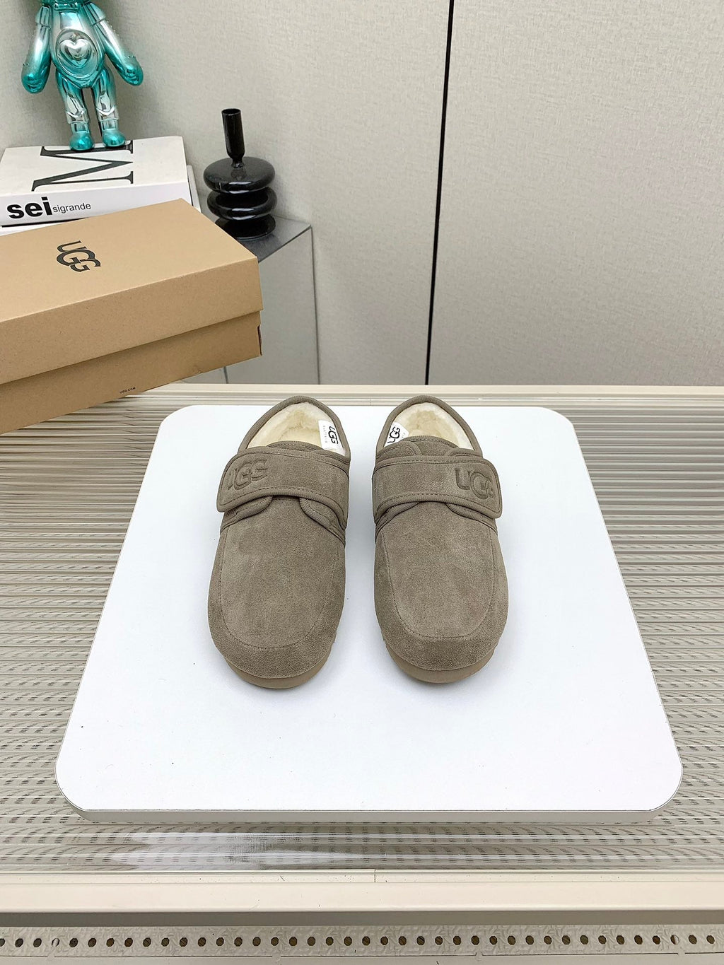 TELFAR SLIPPER IN KHAKI BROWN SUEDE AND SHEARLING LINING
