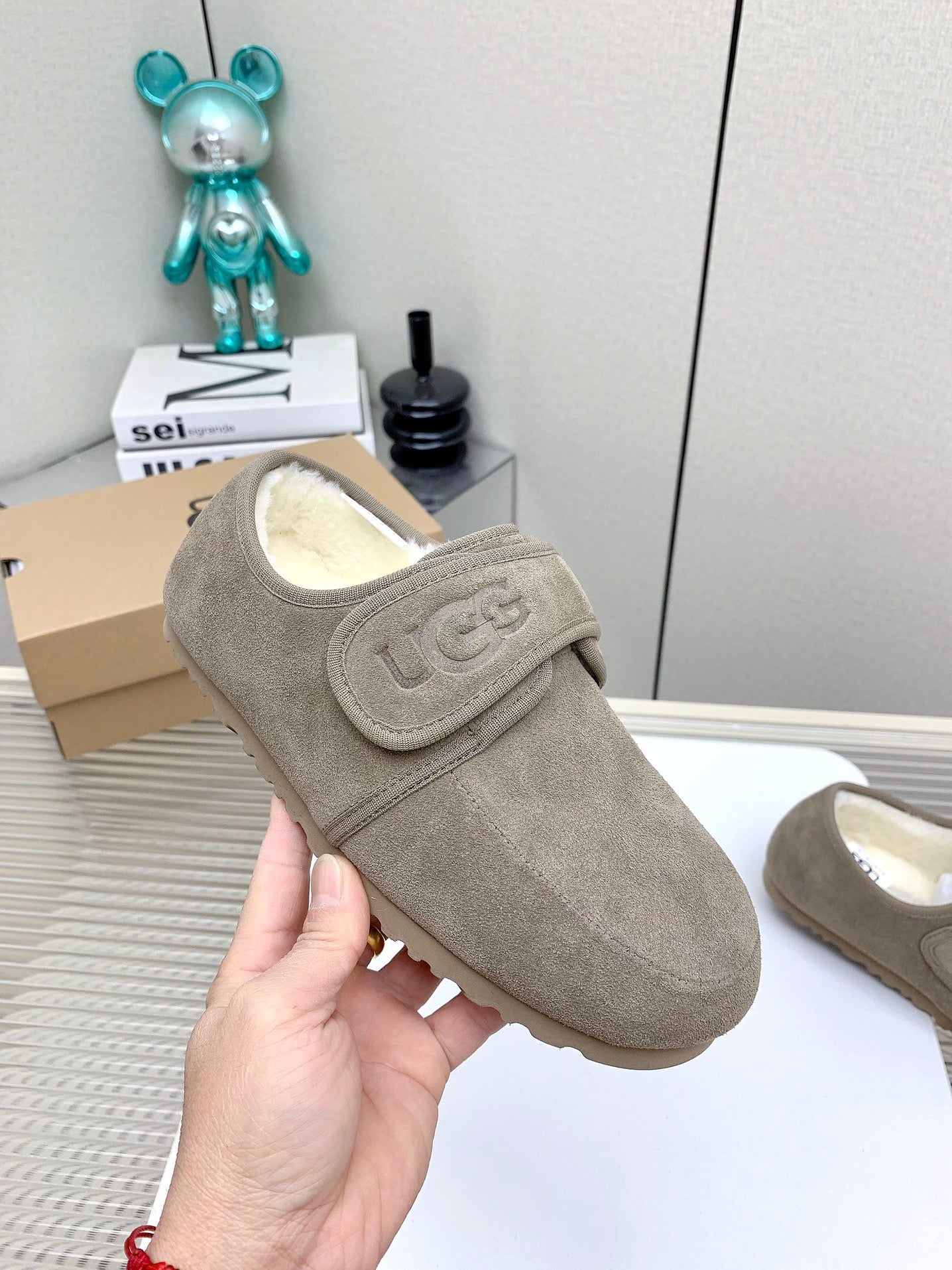 TELFAR SLIPPER IN KHAKI BROWN SUEDE AND SHEARLING LINING