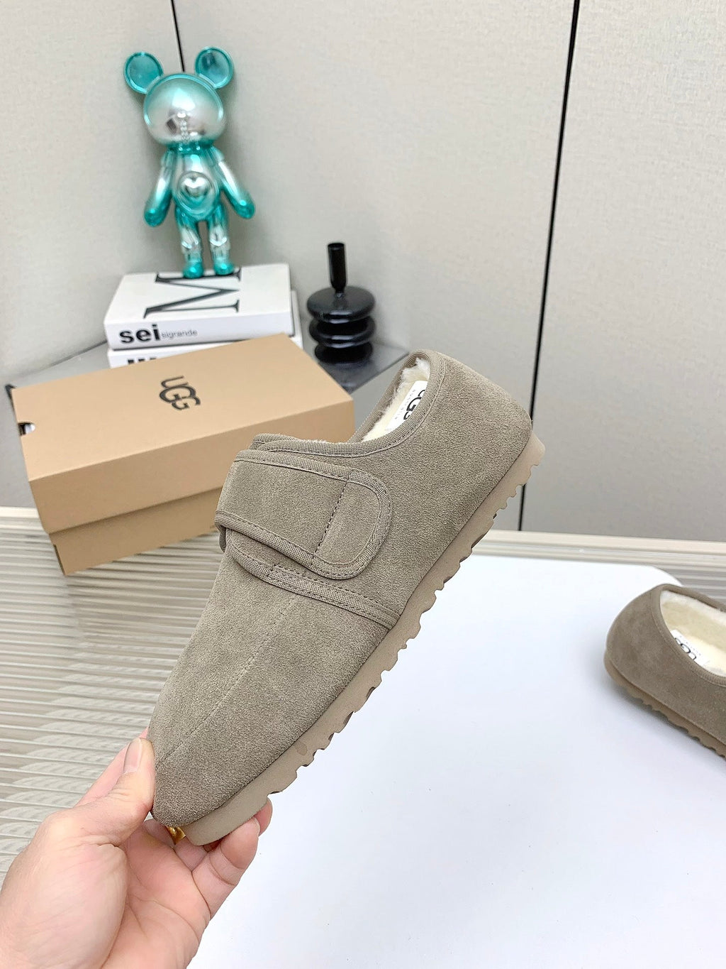 TELFAR SLIPPER IN KHAKI BROWN SUEDE AND SHEARLING LINING