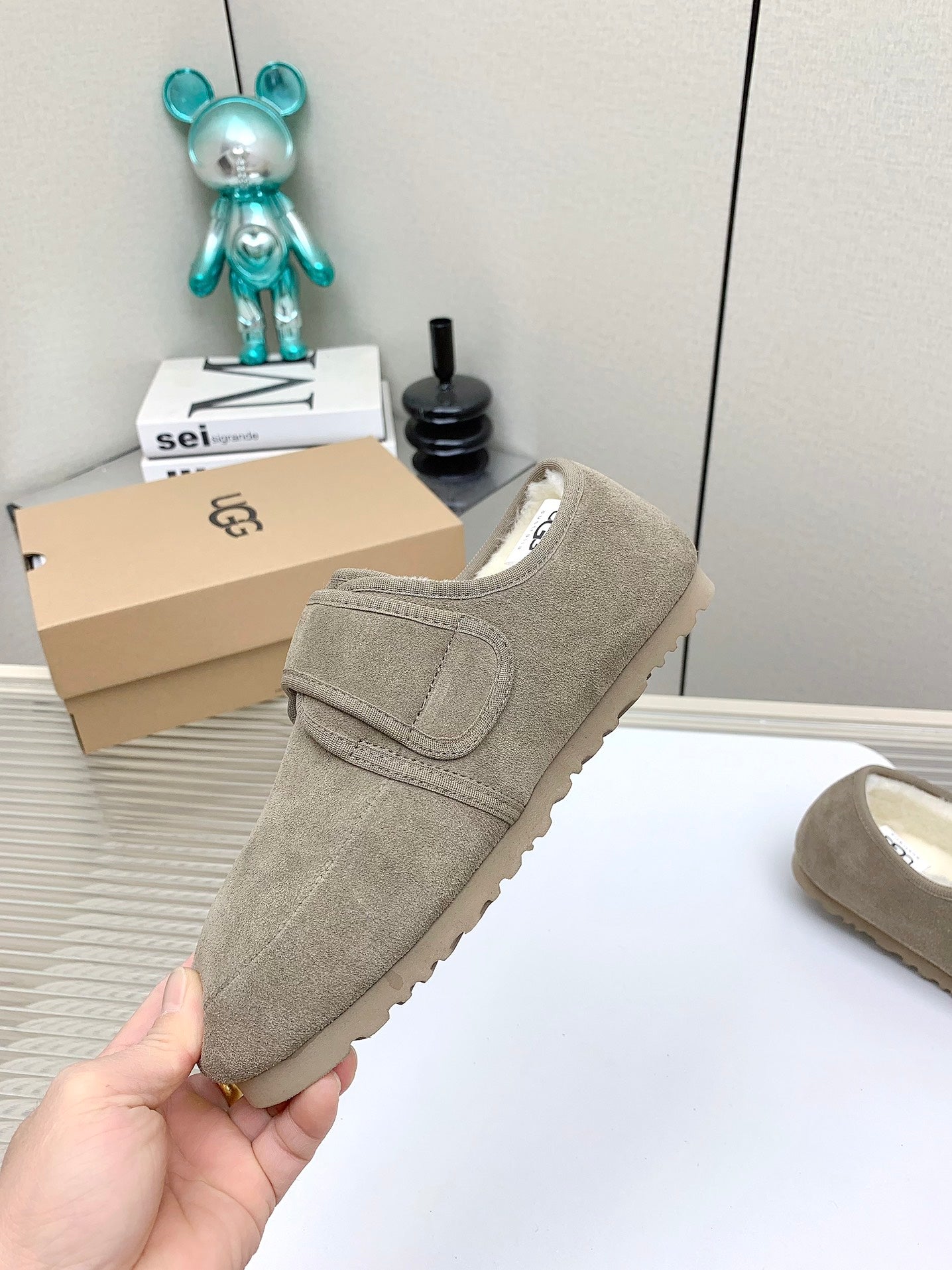TELFAR SLIPPER IN KHAKI BROWN SUEDE AND SHEARLING LINING