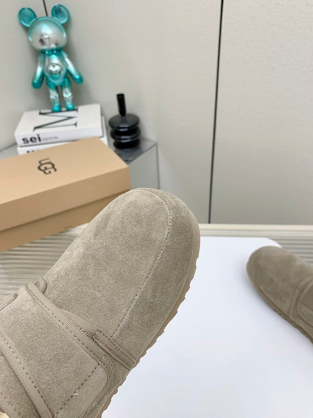 TELFAR SLIPPER IN KHAKI BROWN SUEDE AND SHEARLING LINING