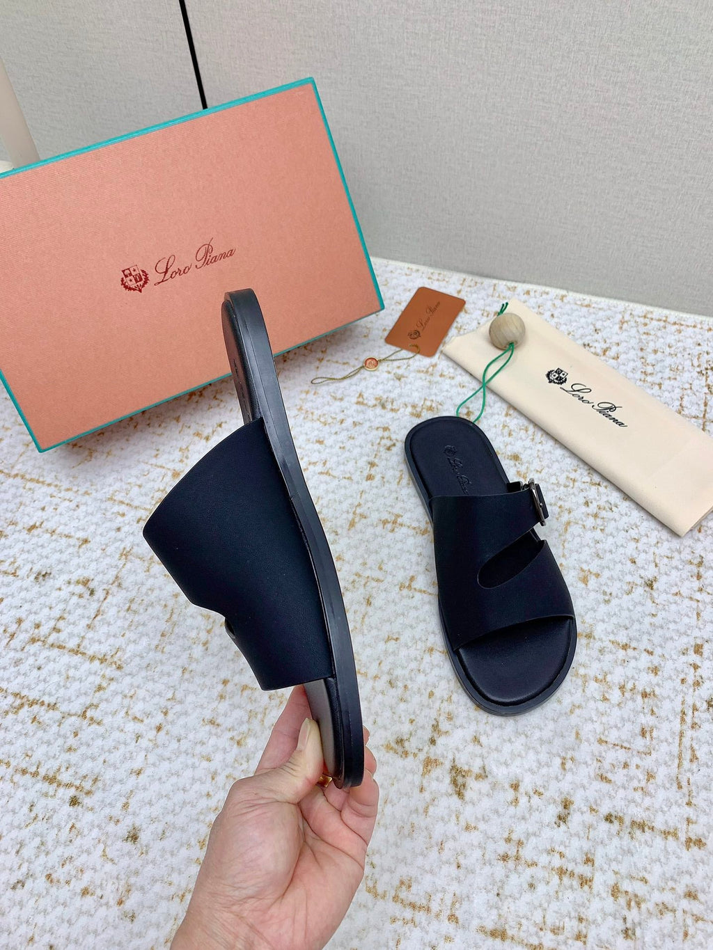 SANDALS IN BLACK CALFSKIN