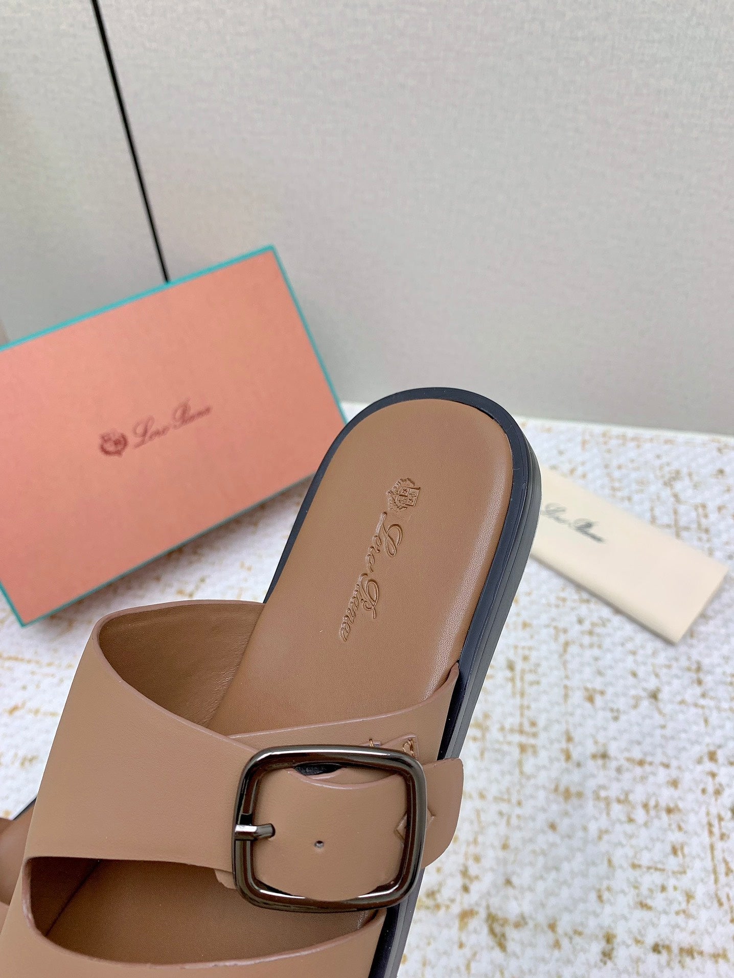 SANDALS IN LIGHT BROWN CALFSKIN
