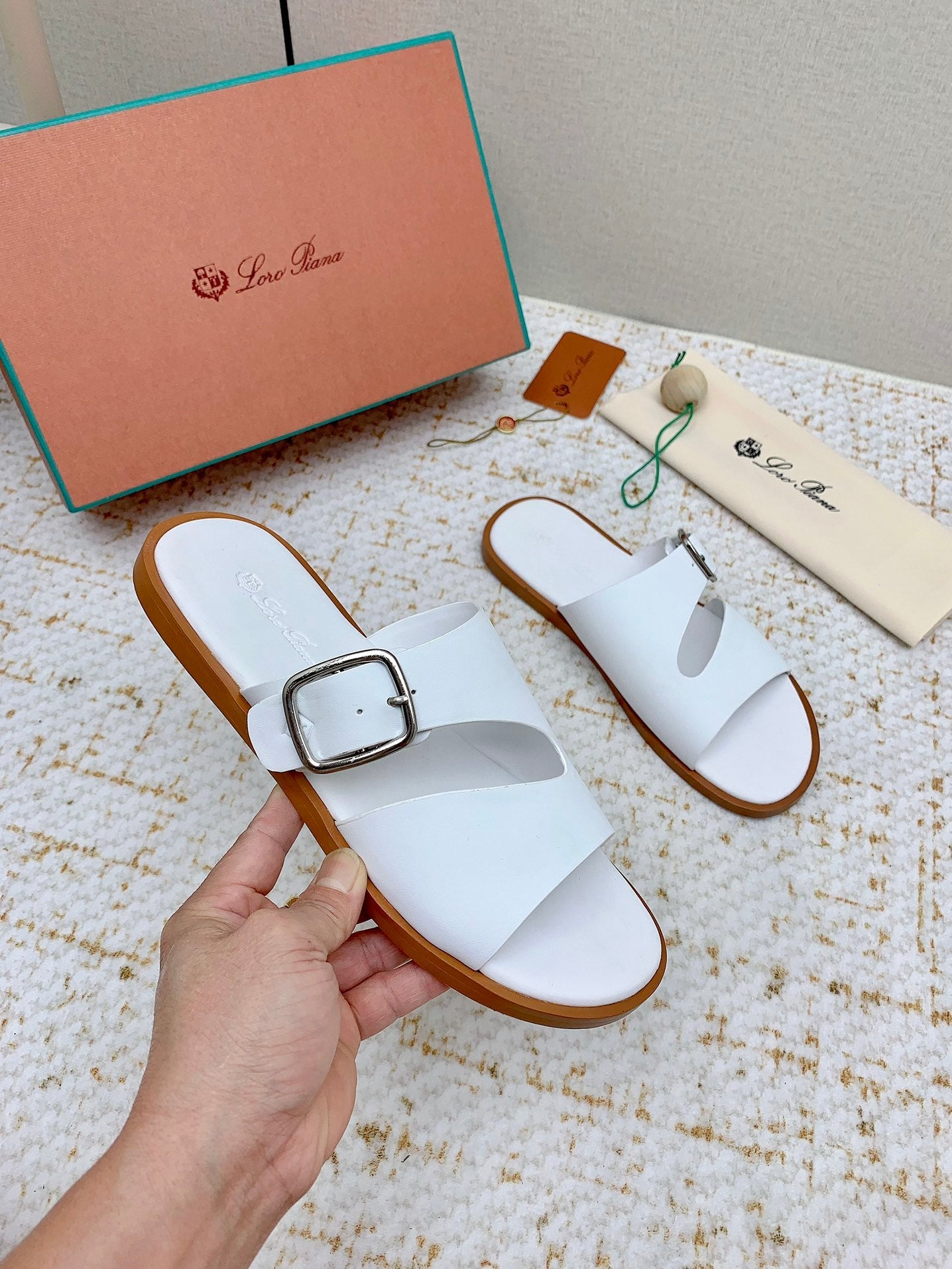 SANDALS IN WHITE CALFSKIN