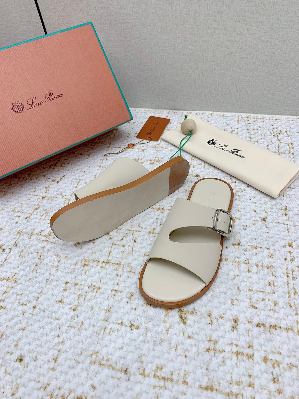 SANDALS IN CREAM WHITE CALFSKIN