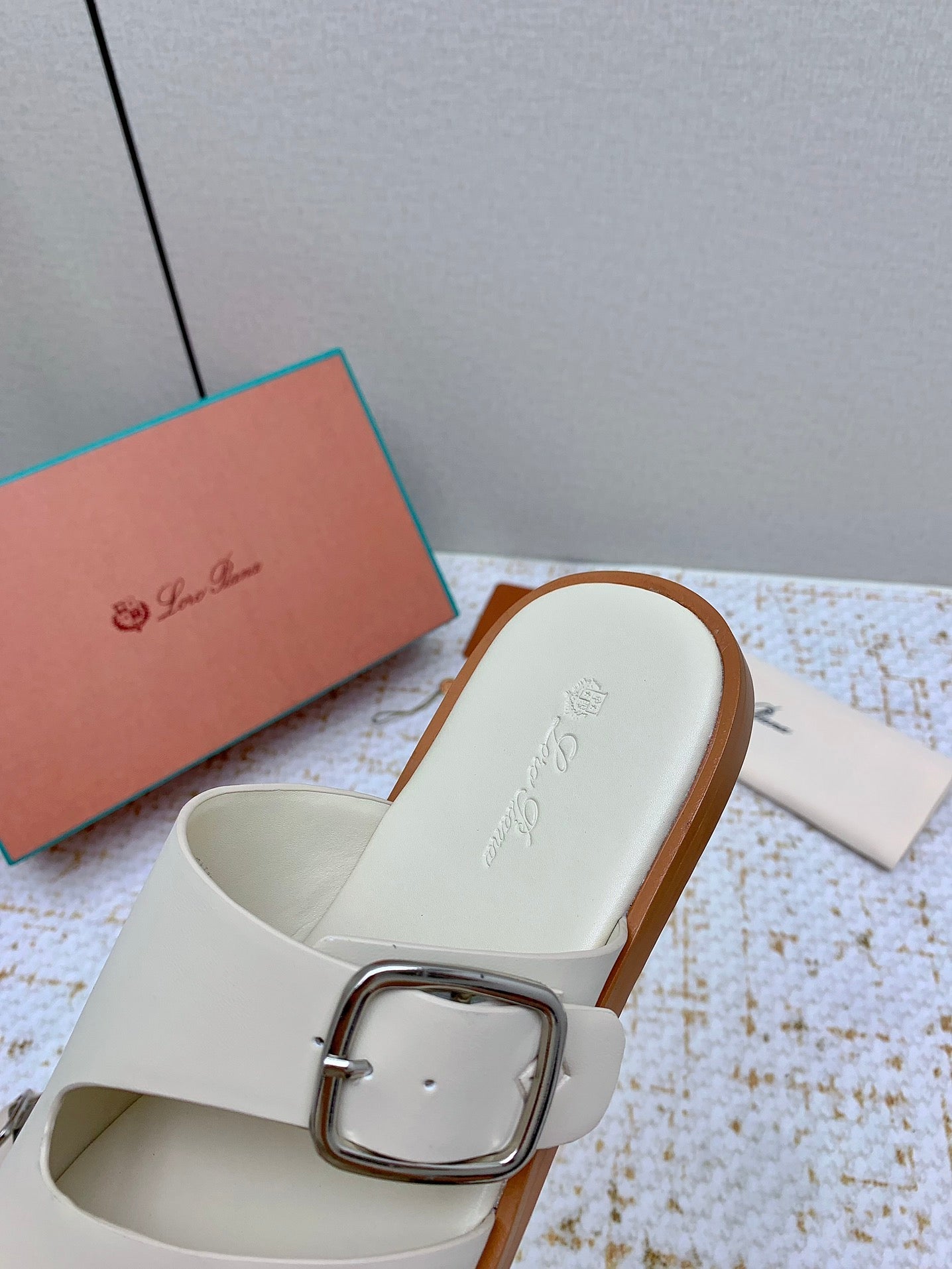 SANDALS IN CREAM WHITE CALFSKIN