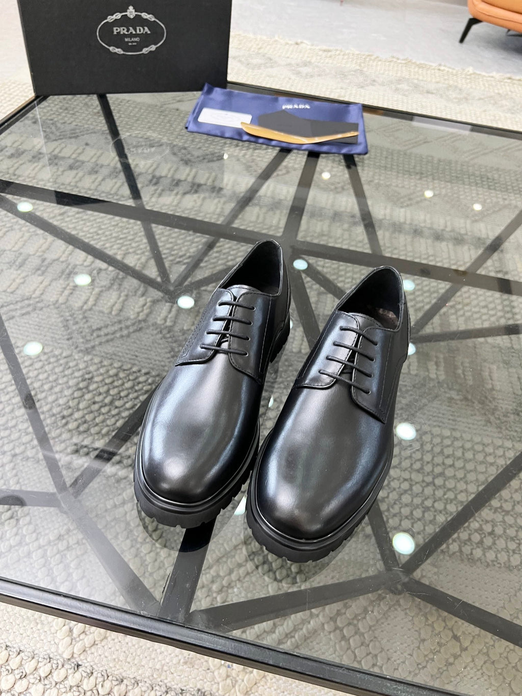 PRA LACE-UP SHOES IN BLACK CALFSKIN