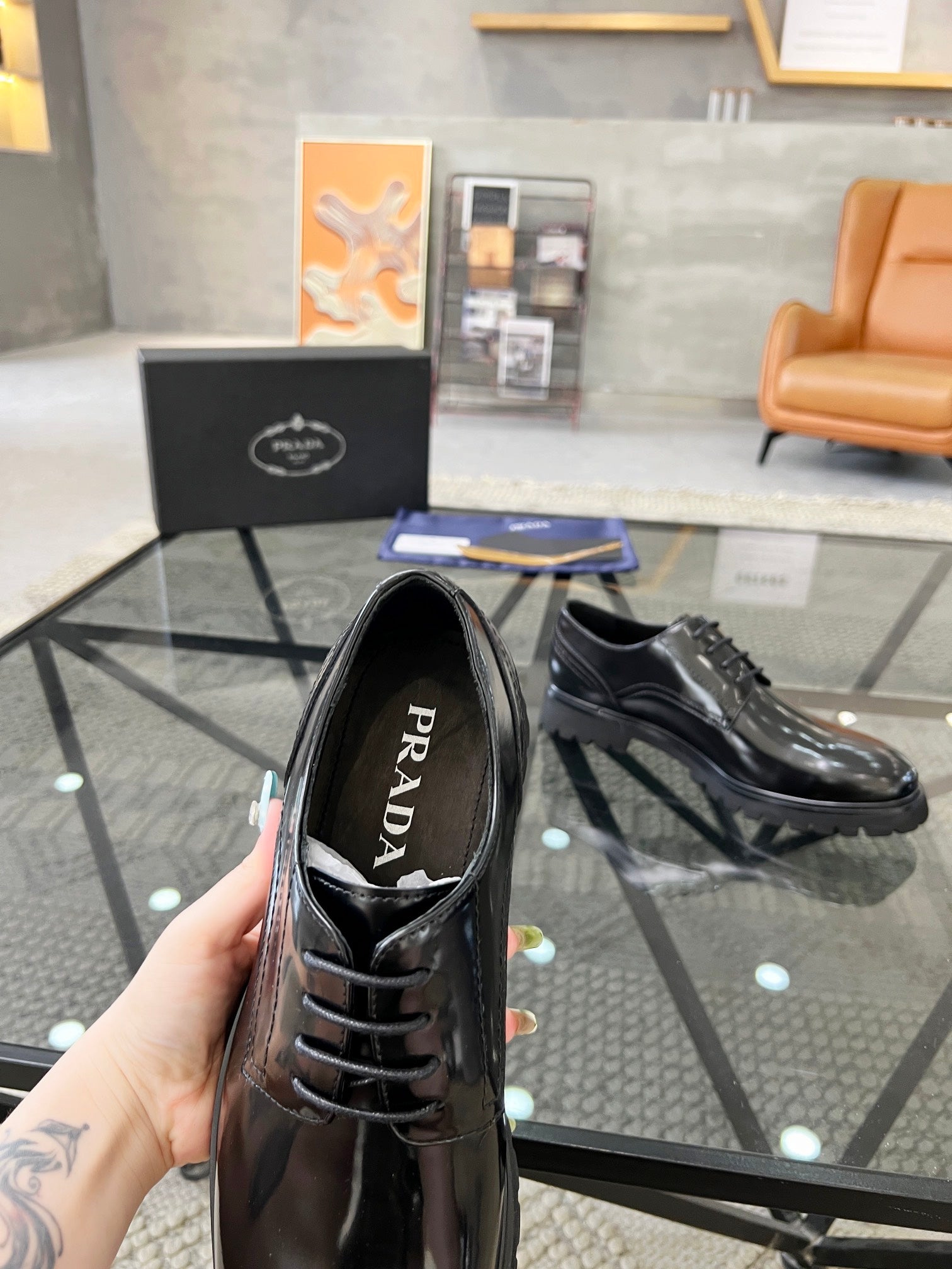 PRA LACE-UP SHOES IN GLOSSY BLACK CALFSKIN