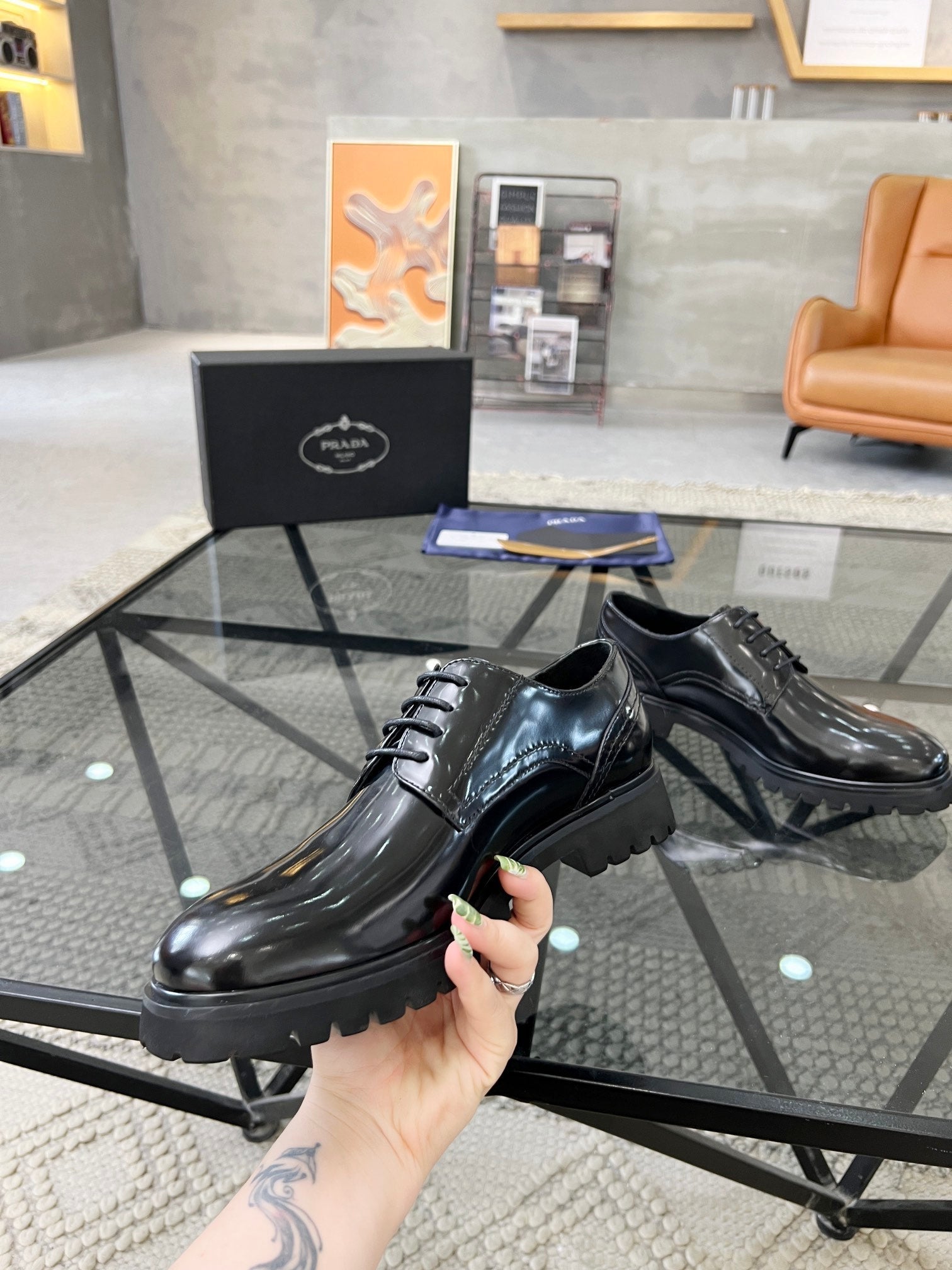 PRA LACE-UP SHOES IN GLOSSY BLACK CALFSKIN