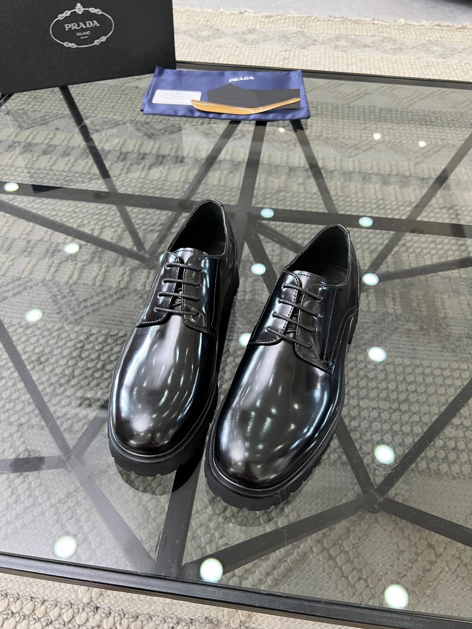 PRA LACE-UP SHOES IN GLOSSY BLACK CALFSKIN