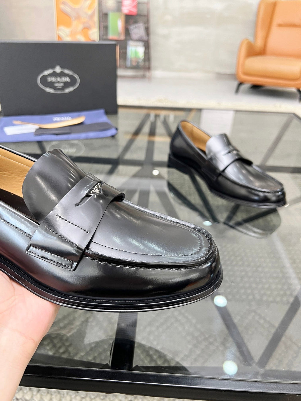 PRA LOAFER IN GLOSSY BLACK CALFSKIN