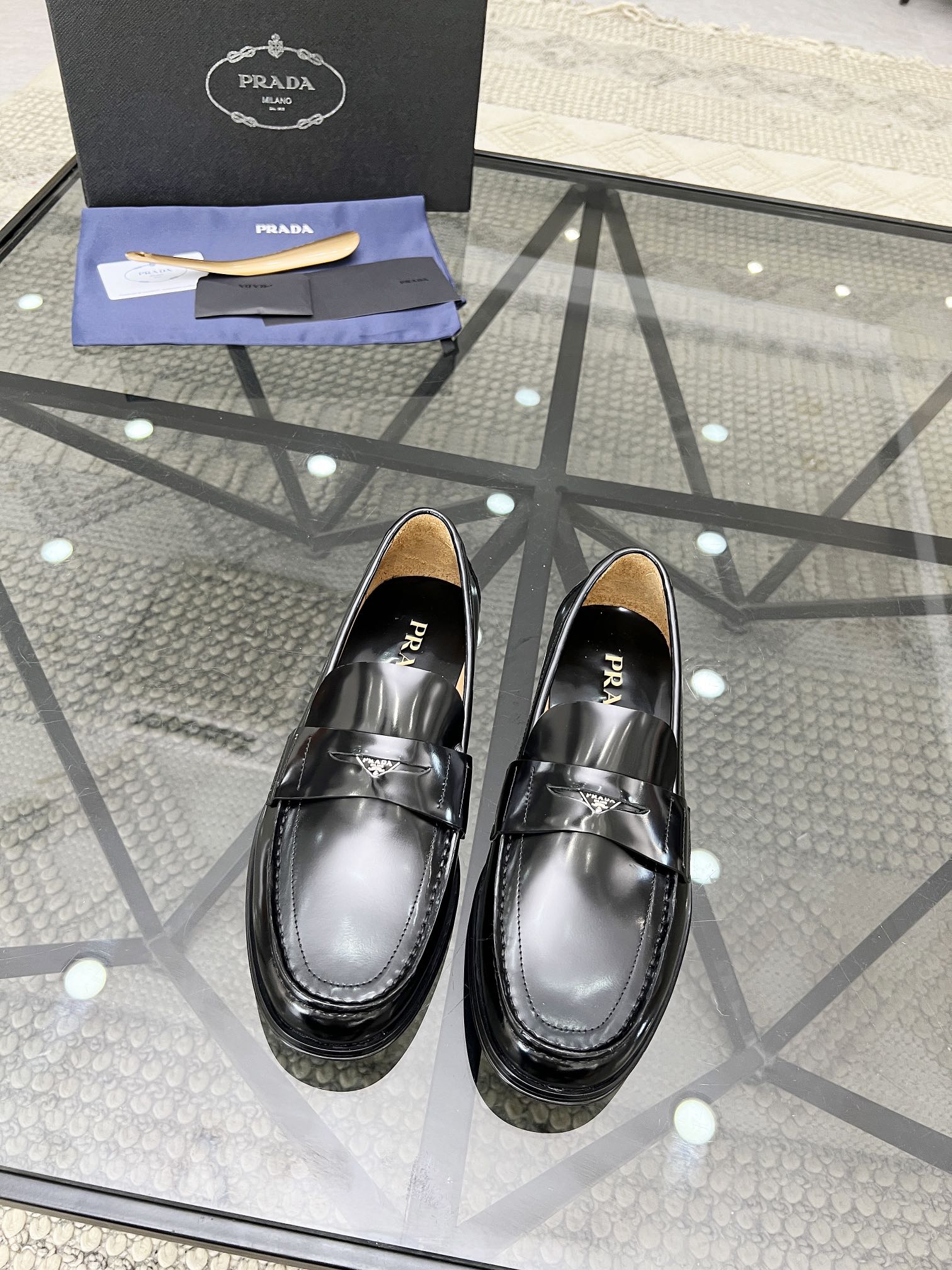 PRA LOAFER IN GLOSSY BLACK CALFSKIN